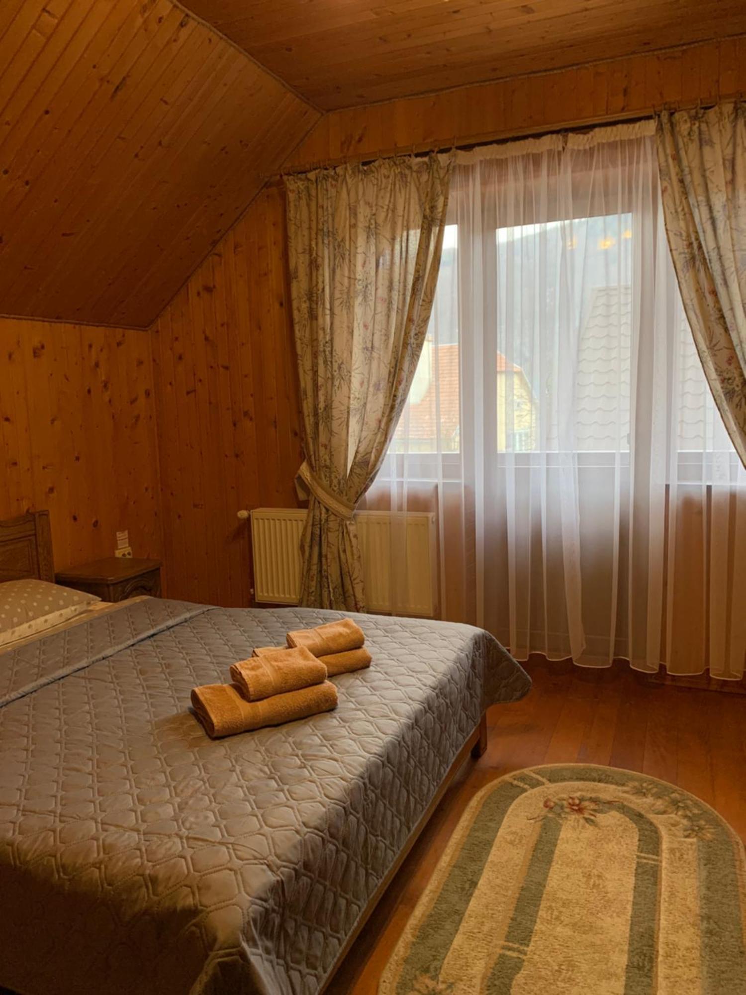 Dereviy Villa Yaremche Exterior photo