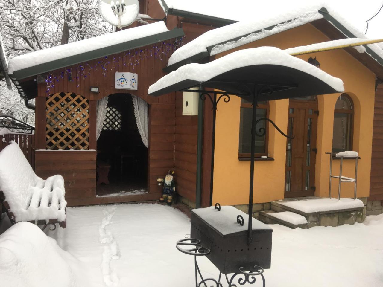 Dereviy Villa Yaremche Exterior photo